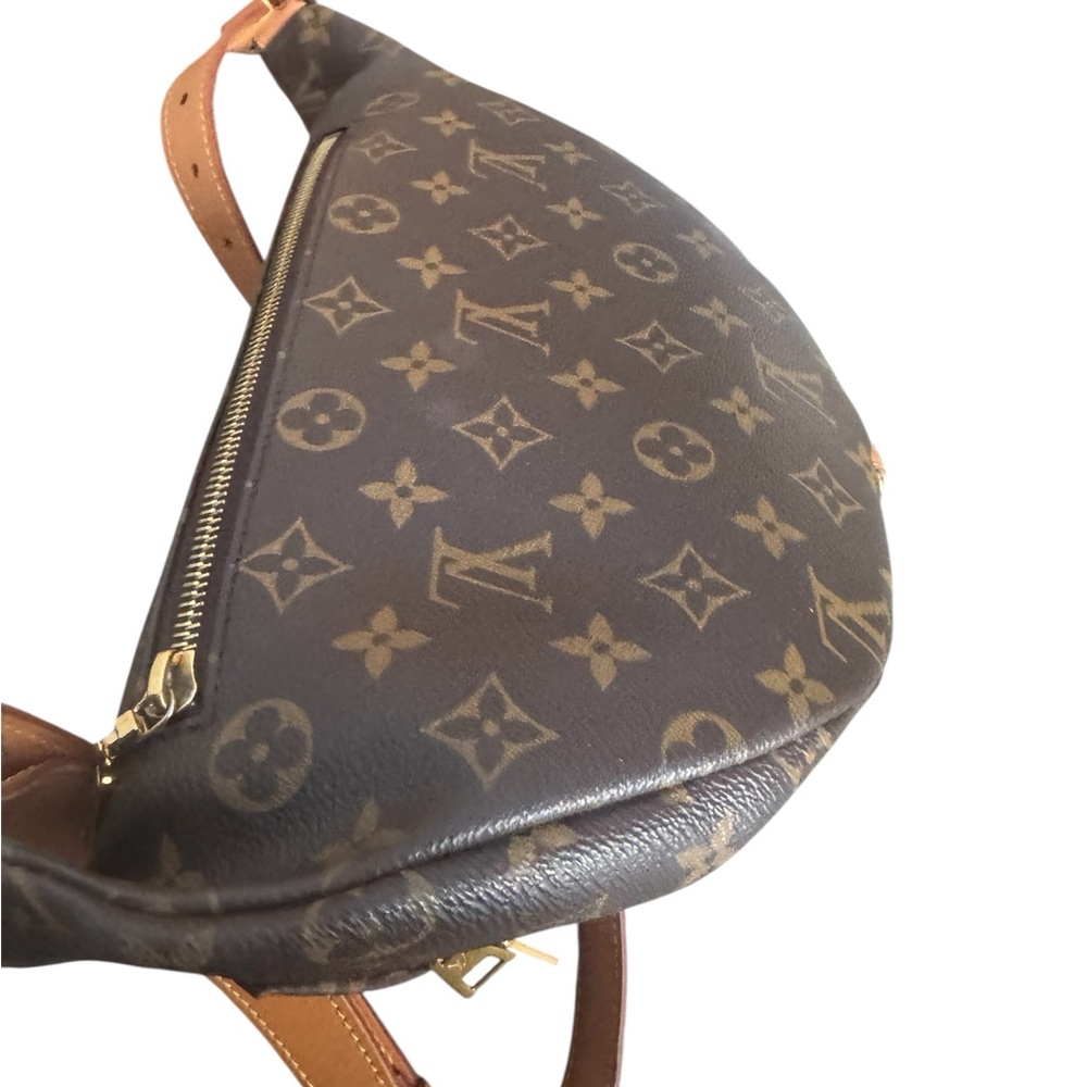 The Classic LV Bum Bag. - Picture 7 of 10